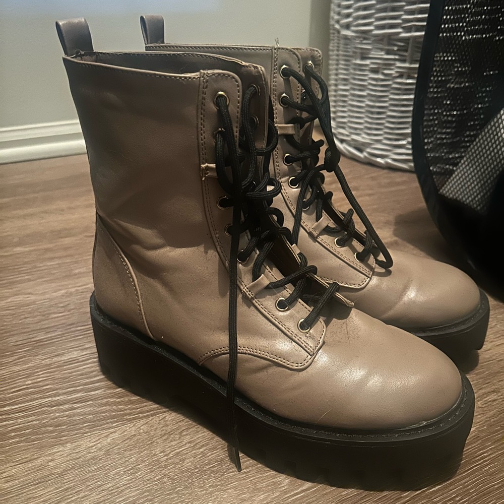 Stylish Tan Lace-Up Women's Boots